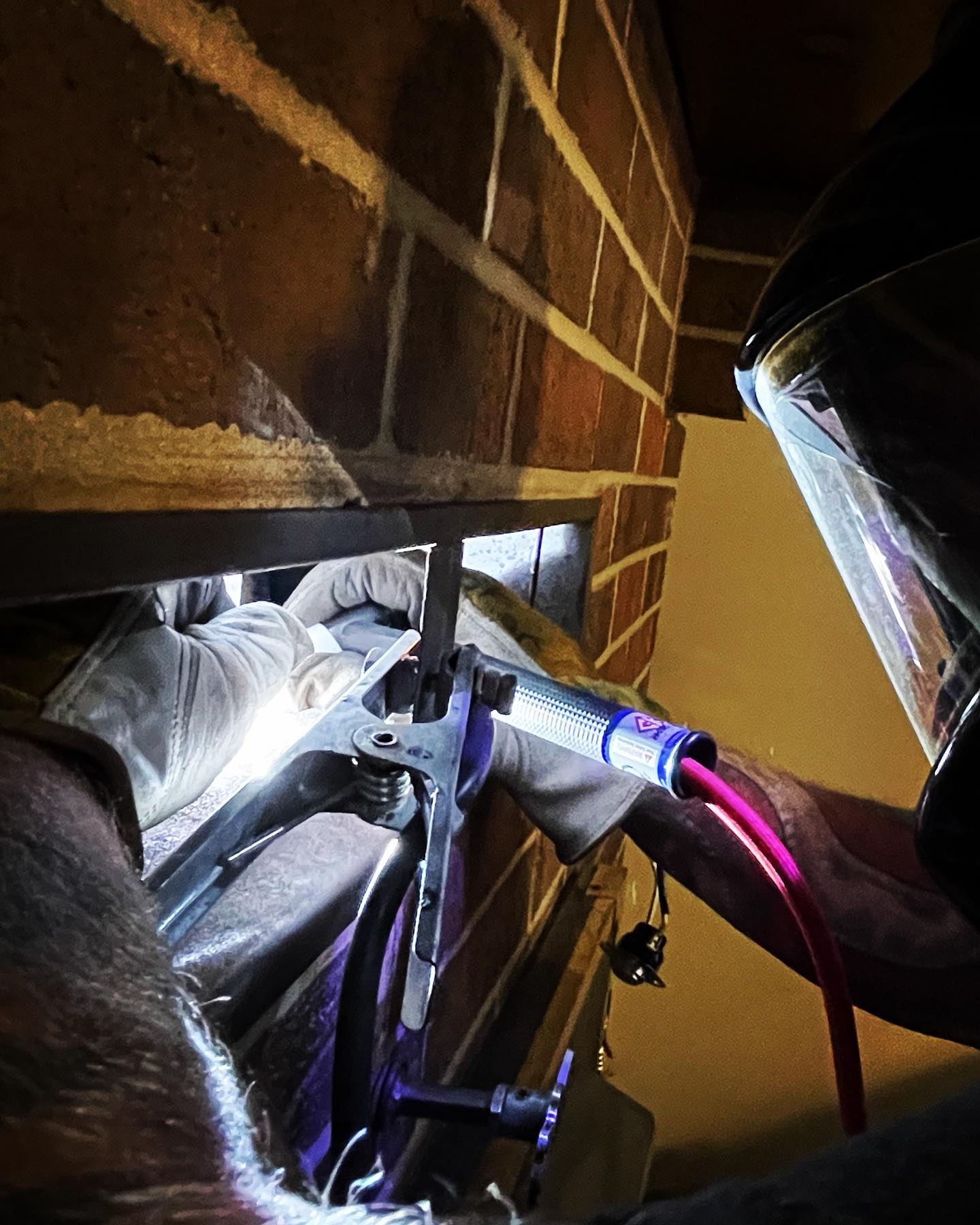 TIG welding an aluminum plate